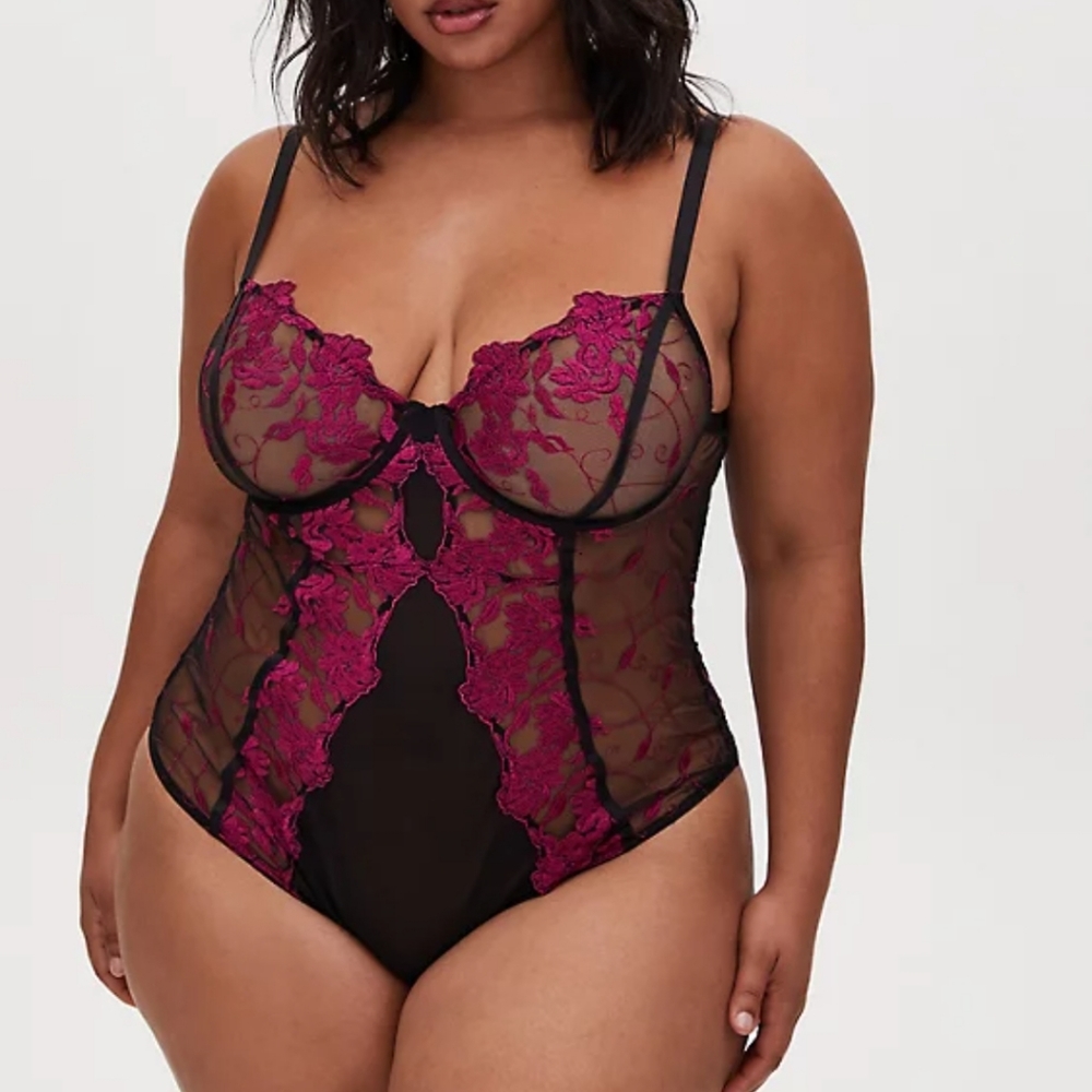 Lace bodysuit NWT Torrid
